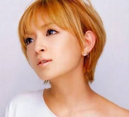 浜崎あゆみのデビュー当時！歌手時代のショートヘアーの可愛い画像1